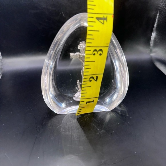 RARE Vintage Crucifix Of Christ  Acrylic Christian Catholic Paperweight - Picture 7 of 8